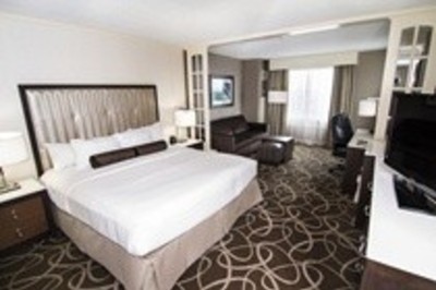 image 1 for Hilton Hotel & Suites Fallsview in Niagara Falls
