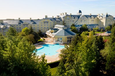 Disabled-friendly hotel at Disneyland Paris with a pool hoist