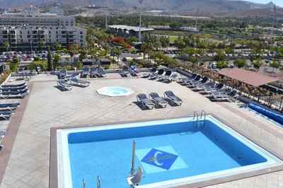 Accessible hotel with pool hoist in Tenerife