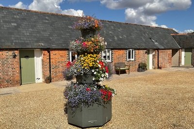 Wheelchair-friendly holiday cottage in Dorset with pool hosit