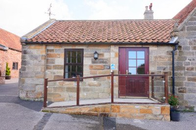 Accessible Yorkshire cottage in Whitby with ceiling track hoist