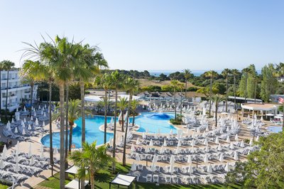 Accessible hotel with pool hoist in Majorca