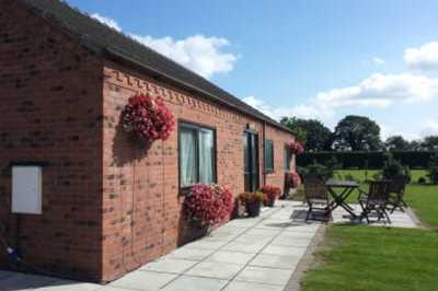 Accessible Yorkshire bungalow in Riccall with ceiling track hoist