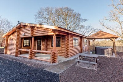 Accessible disabled access luxury log cabin with hot tub in Northumberland, UK