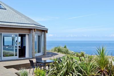 Accessible disabled access luxury coastal house in Cornwall, UK