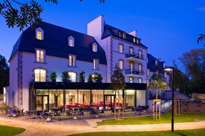 Disabled-friendly hotel with swimming pool lift in Quimper, Brittany
