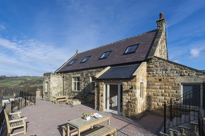 Wheelchair-friendly Yorkshire cottage with ceiling track hoist