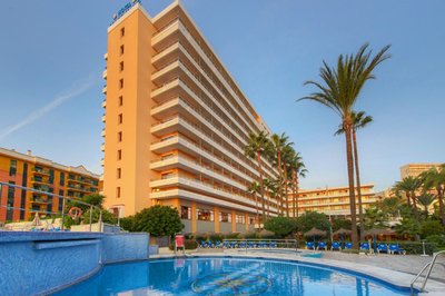Accessible hotel with pool hoist in Torremolinos, Spain