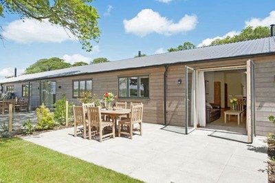 Disabled-friendly New Forest holiday home with swimming pool hoist