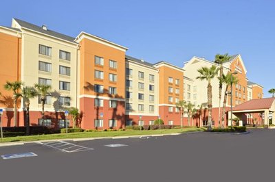 Accessible hotel with pool hoist in Orlando, Florida