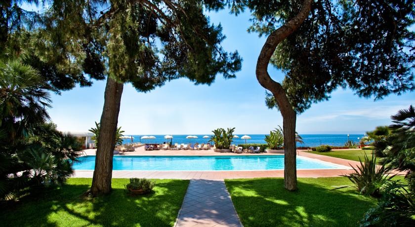Wheelchair-accessible hotel with pool in Sicily