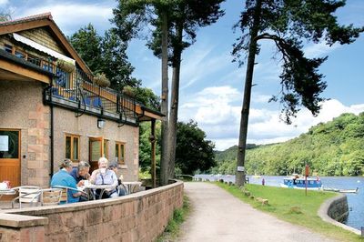 Accessible lakeside cabin in Staffordshire