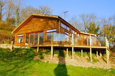 Disabled-friendly holiday lodge on working farm in Devon