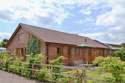 Disabled accommodation with farm in Shropshire