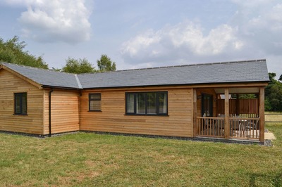 Accessible holiday lodge on working farm in Lincolnshire