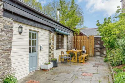 Accessible cottage with profiling bed in Cornwall