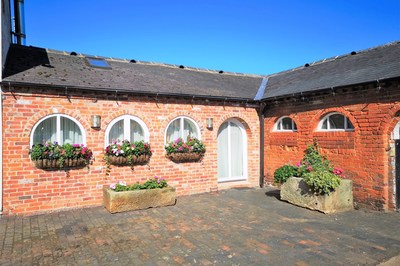 Disabled holiday barn conversion with farm in Derbyshire