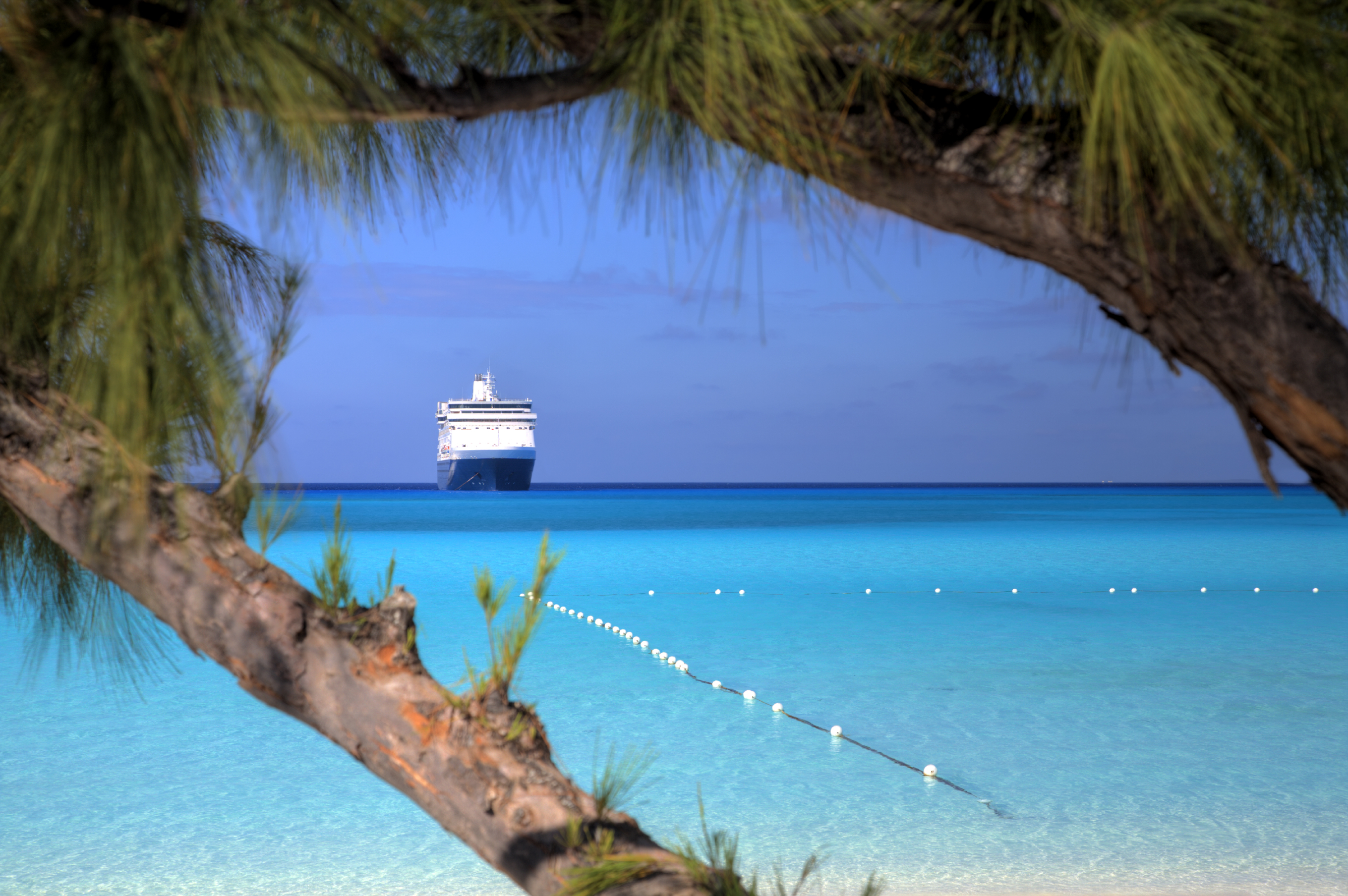 Cruise in turquoise waters