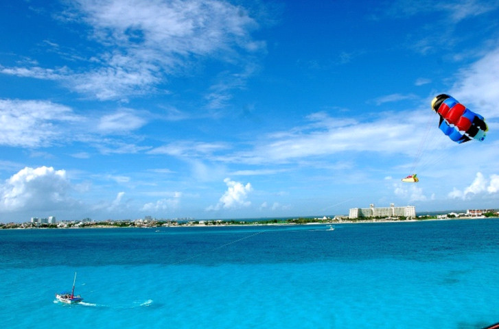 Skyrider Parasailing in Cancun