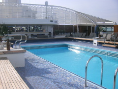 P&O Britannia swimming pool