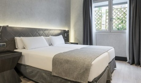 Barcelona city centre hotel image