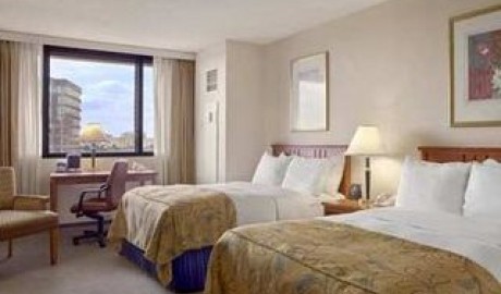 Accessible airport hotel image