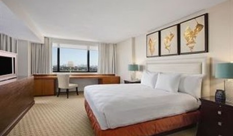 Accessible airport hotel image