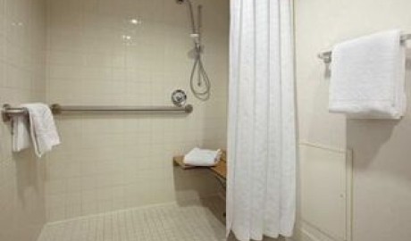 Accessible airport hotel image