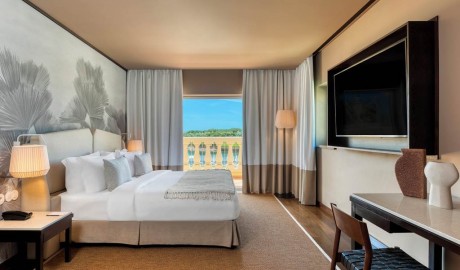 Wheelchair friendly beach hotel image
