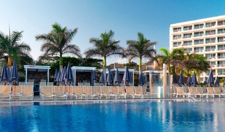 Wheelchair friendly beach hotel image