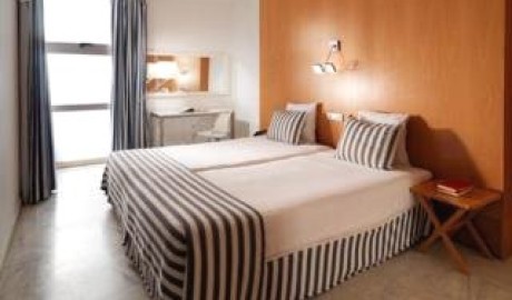 Wheelchair friendly beach hotel image