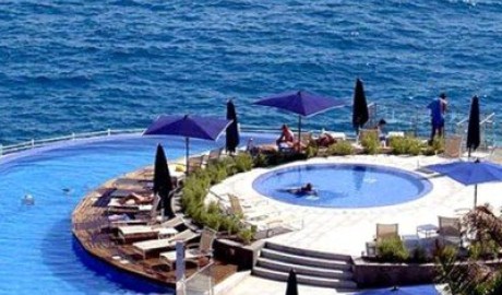 Wheelchair friendly beach hotel image