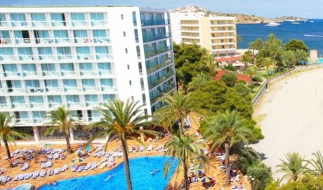 Wheelchair friendly beach hotel image