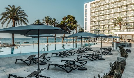 Wheelchair friendly beach hotel image
