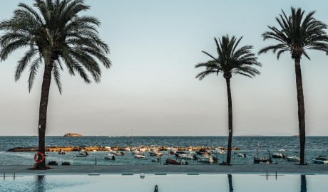 Wheelchair friendly beach hotel image