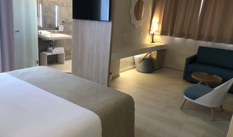 Wheelchair friendly beach hotel image