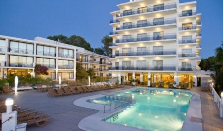 Wheelchair friendly beach hotel image