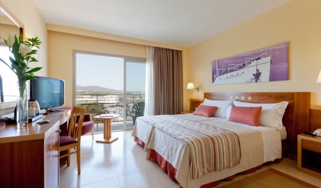 Wheelchair friendly beach hotel image