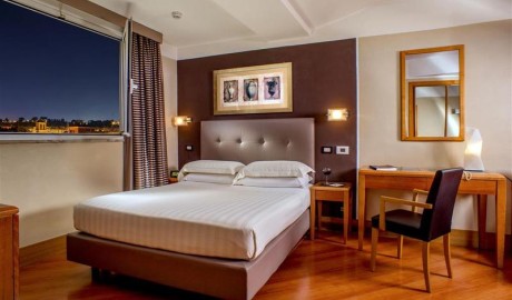 Accessible Hotel near Vatican City image