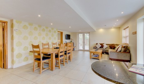 Accessible cottage with hot tub image