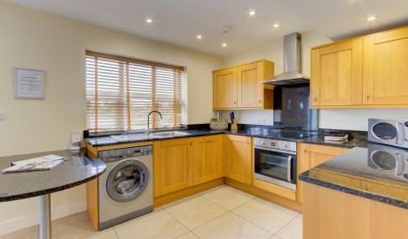 Accessible cottage with hot tub image