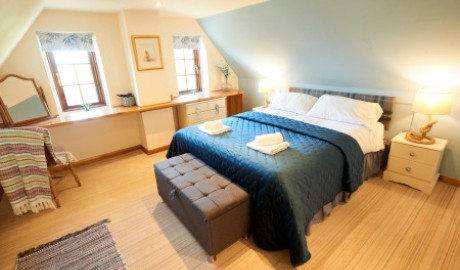 Countryside cottage image