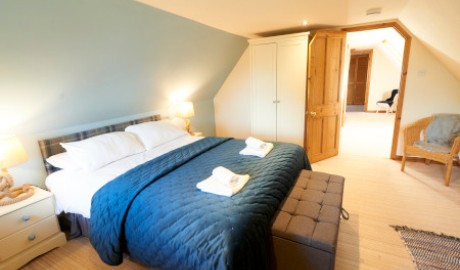 Countryside cottage image