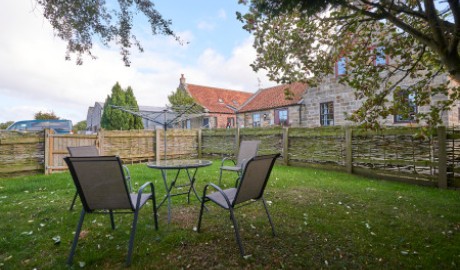 Countryside cottage image