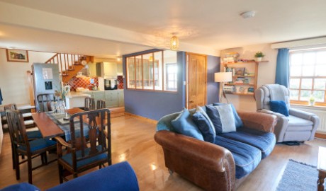 Countryside cottage image