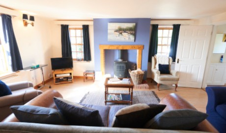 Countryside cottage image