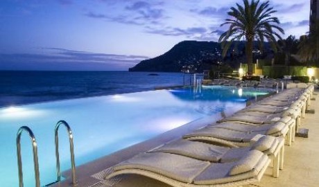 Wheelchair friendly beach hotel image