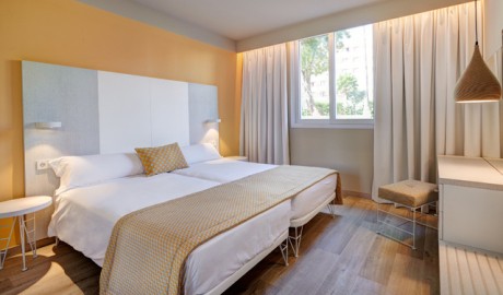 Accessible Beach Aparthotel image