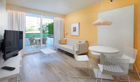Accessible Beach Aparthotel image