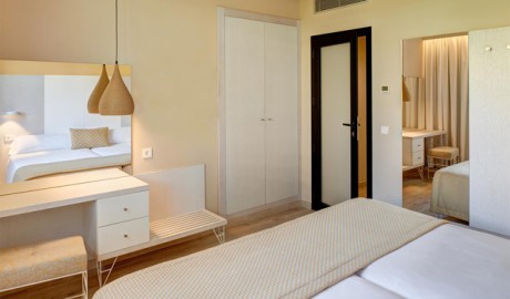 Accessible Beach Aparthotel image